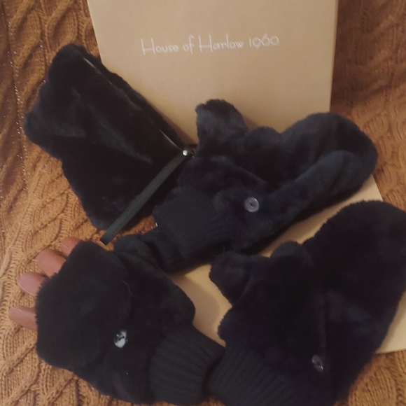 NIB House of Harlow Faux Rabbit Fur Fingerless Gloves Flip Mittens FREE Wristlet - Picture 3 of 16